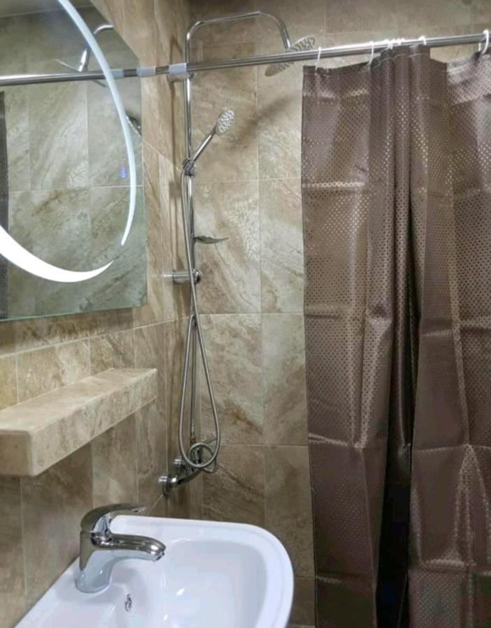 Guest House 15A 쿠타이시 외부 사진