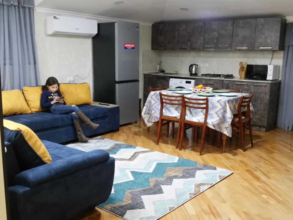Guest House 15A 쿠타이시 외부 사진
