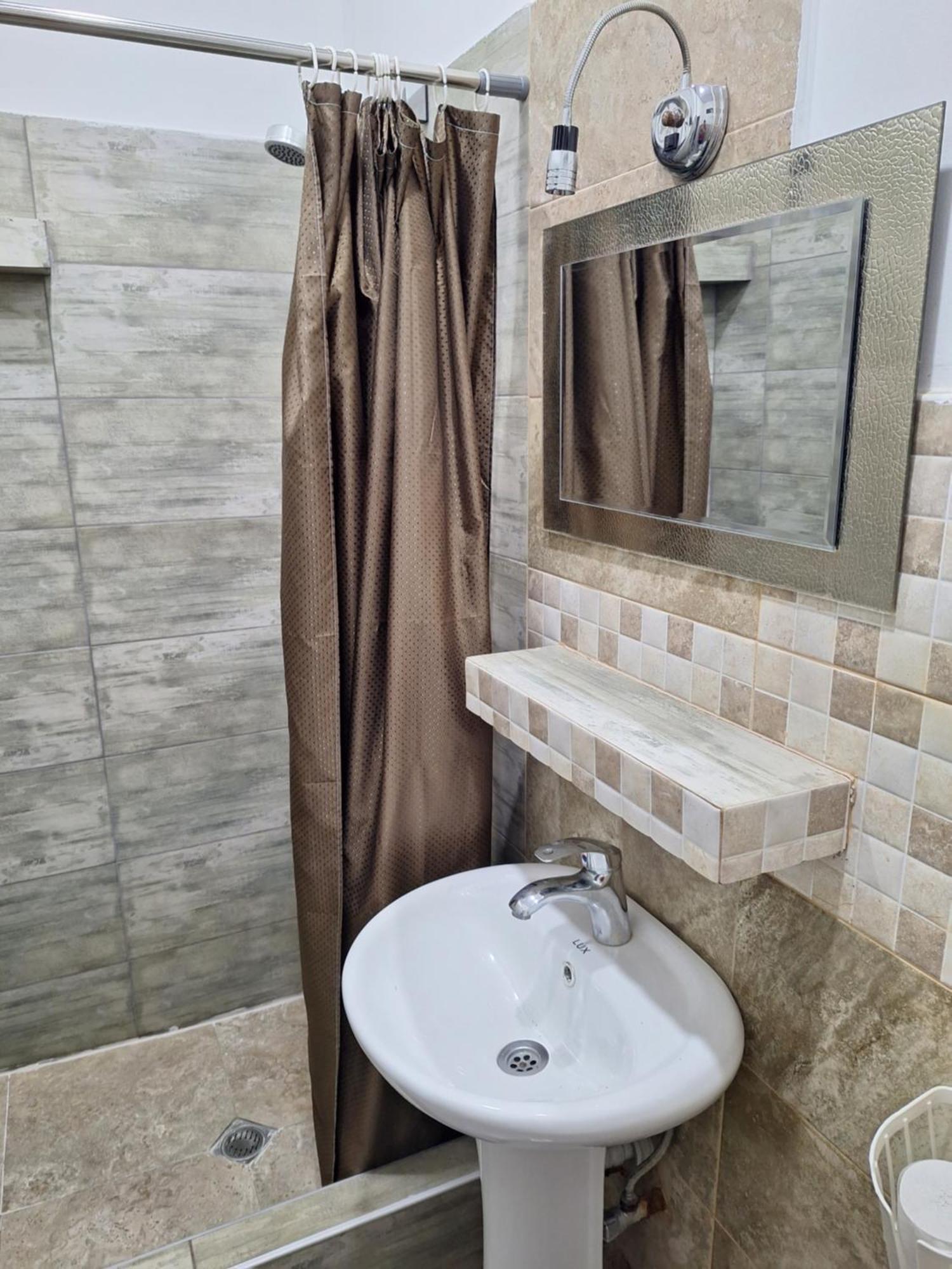 Guest House 15A 쿠타이시 외부 사진