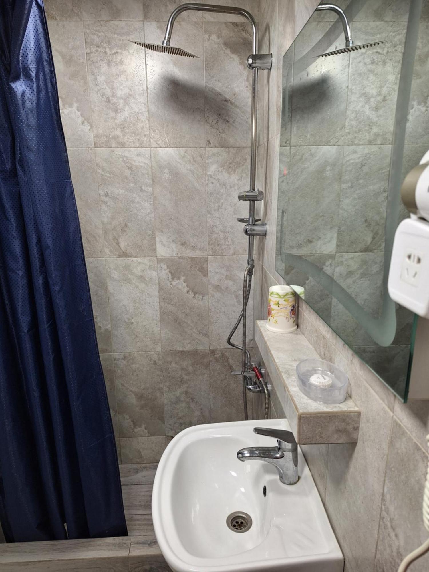 Guest House 15A 쿠타이시 외부 사진