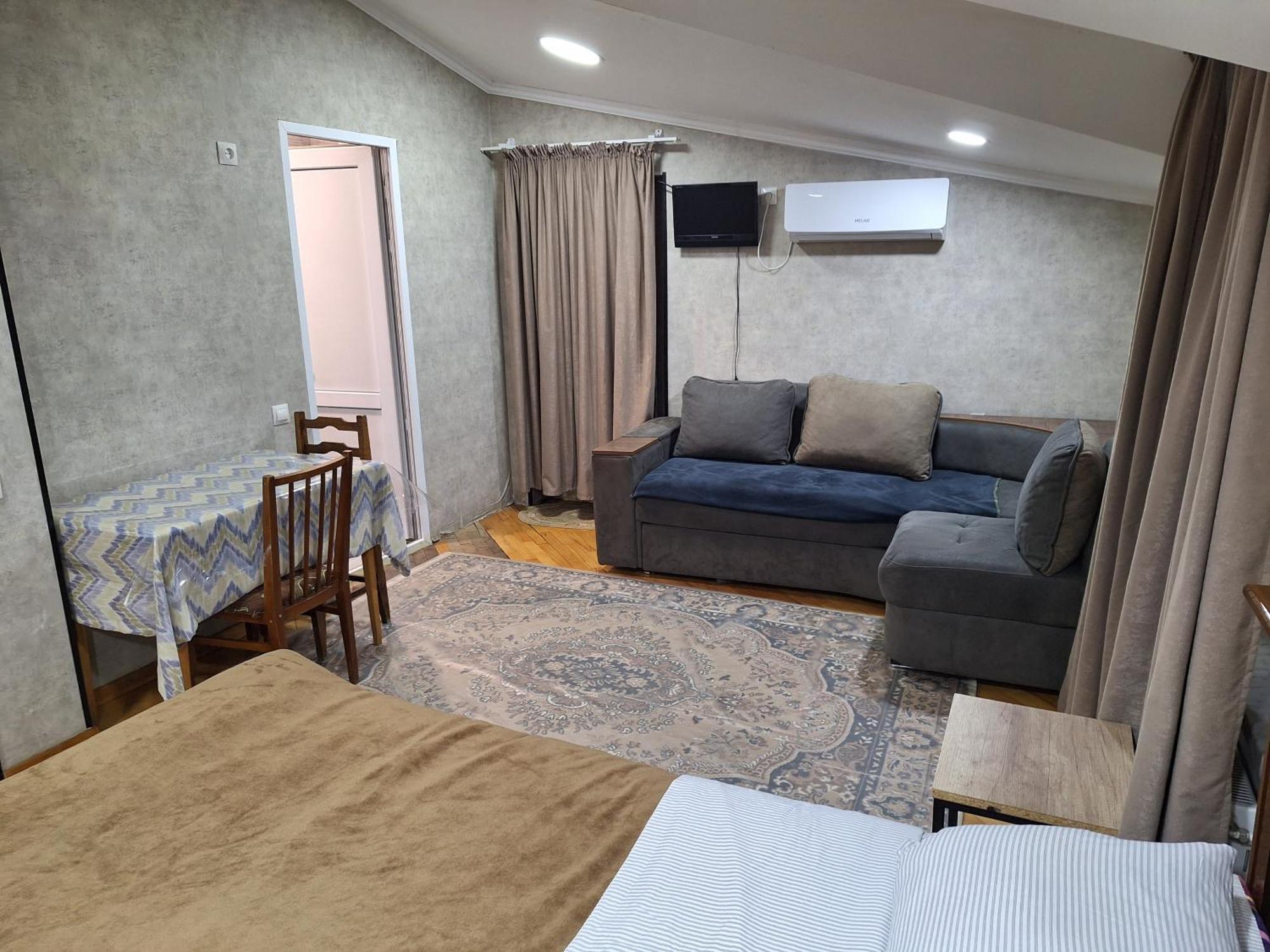 Guest House 15A 쿠타이시 외부 사진