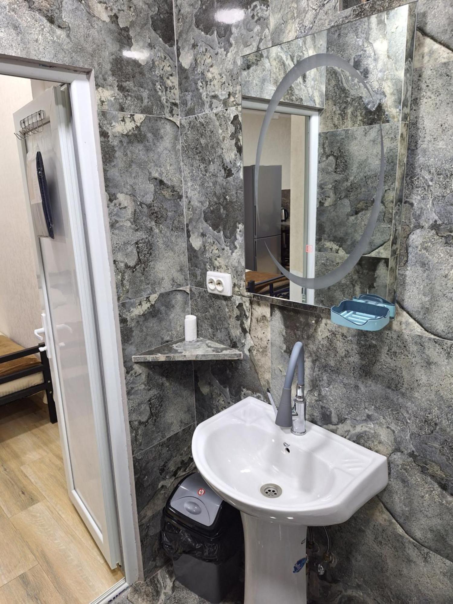 Guest House 15A 쿠타이시 외부 사진